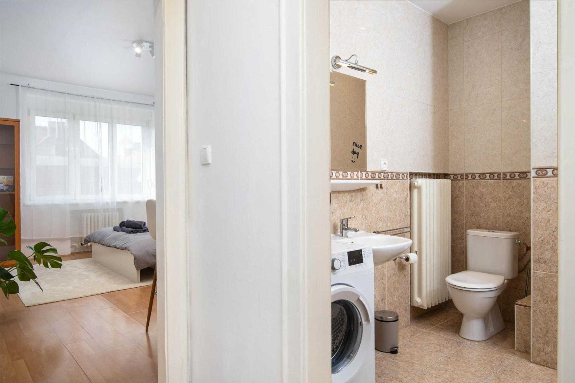 Best Location Apartment Air-Conditioned Братислава Екстериор снимка